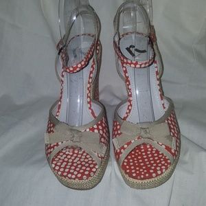 Report Retro Sandals